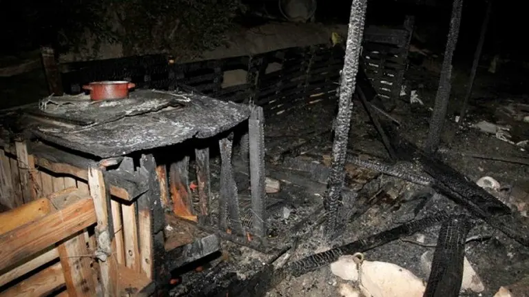 Imagen de una casa calcinada. EFE