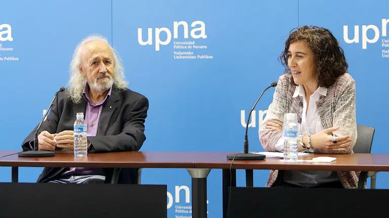 Montxo Armendáriz y Cristina Bayona, en la presentación del curso.