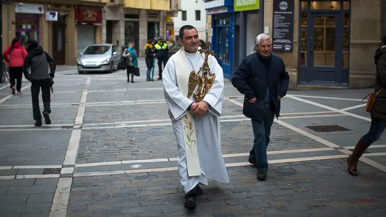 Asirón recibe al Ángel de Aralar en el Ayuntamiento de Pamplona. PABLO LASAOSA 6