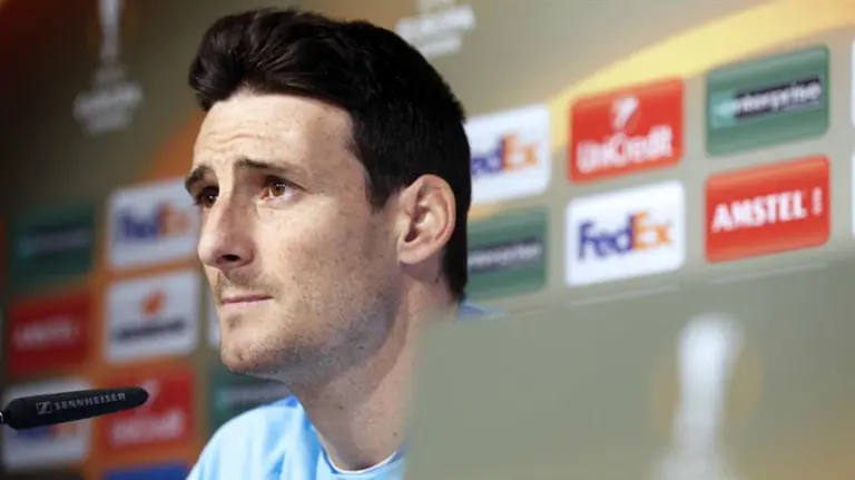 Aritz Aduriz en rueda de prensa. Efe.