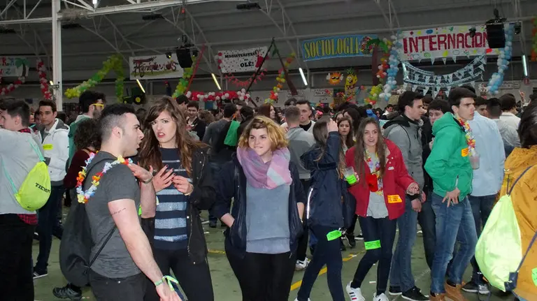 Las imágenes de la carpa universitaria de primavera 2016. S (16)