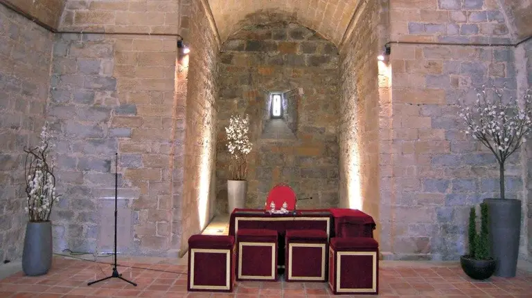 Nueva decoración de la sala de enlaces civiles del Ayuntamiento de Pamplona.