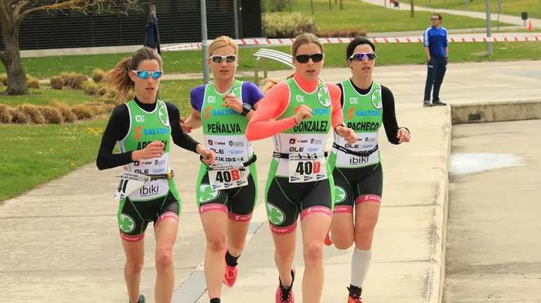 Crono por equipos femenina.
