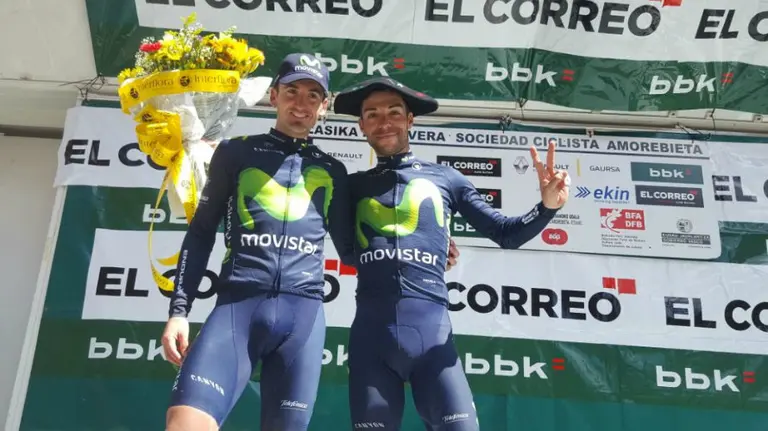 El Movistar team al copo en Amorebieta. Foto Movistar team.