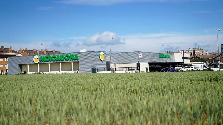 C4285 supermercado avda Eultza-avenida del Valle, en Barañain (Navarra).
Inauguracion del centro