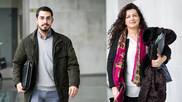 Sesión de trabajo con los representantes de la Asociación 'Levántate contra el bullying'. PABLO LASAOSA 1