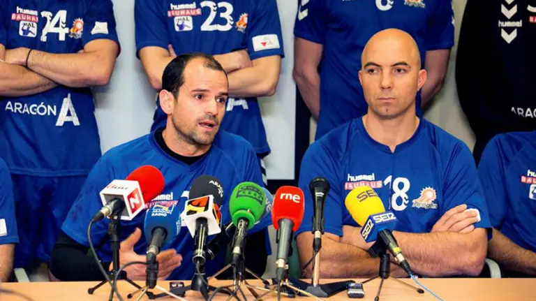 Rueda de prensa de los jugadores del balonmano Aragón. Efe.