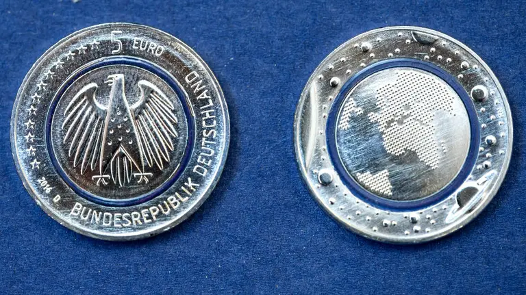 Esta es 'Planeta Azul', la nueva moneda de 5 euros.