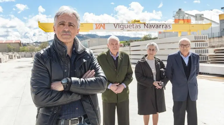 De izquierda a derecha: el gerente actual, Luis Ilundáin Ardanaz, Luis Ilundáin Eugui, Marichu San Juan (viuda de Javier Esparza San Julián) y Abel Arrieta Eugui. 