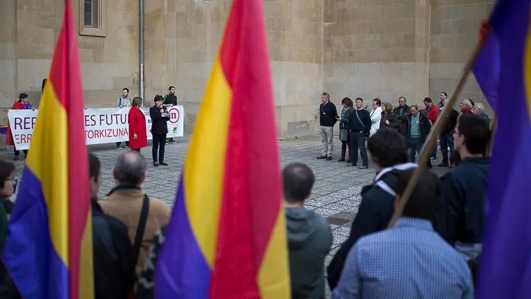 Celebración de un acto conmemorativo de la II República organizado por Izquierda-Ezkerra. PABLO LASAOSA 3