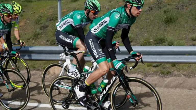 Foto Caja Rural-RGA team.