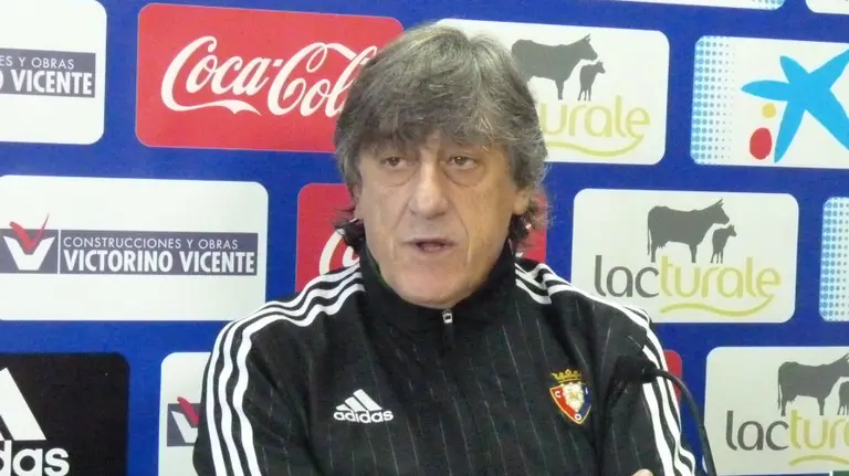 Martín Monreal comparece en la sala de prensa de Tajonar.