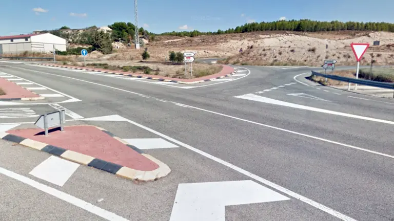 La carretera NA-129 a la altura de Sesma.