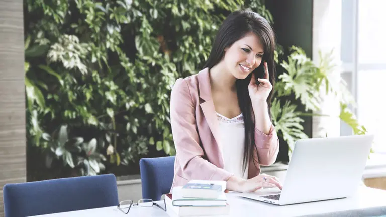 Navarra suma 1.893 mujeres autónomas en los últimos diez años. trabajadora