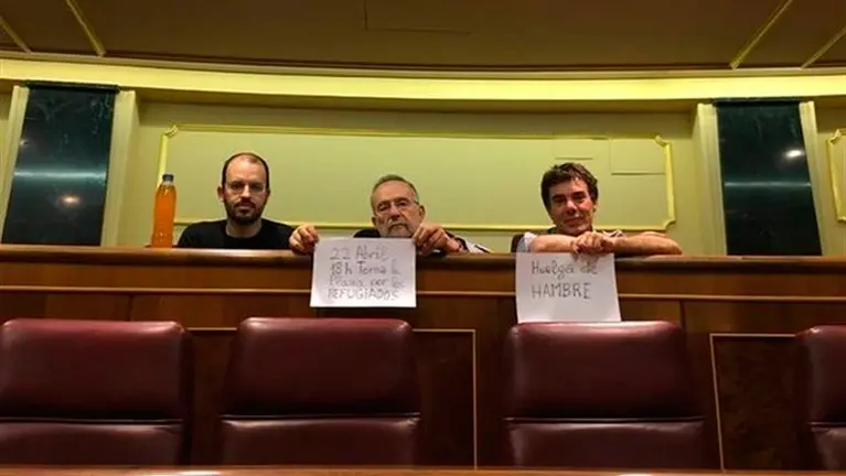 Varios diputados de pdoemos, incluido el navarro Eduardo Santos en el Congreso. EP