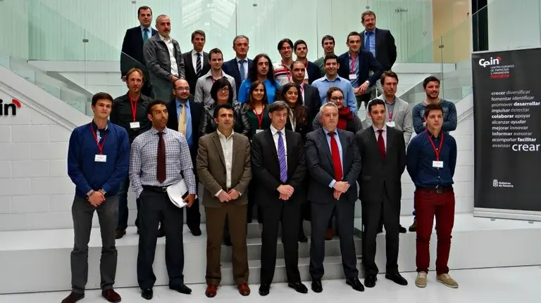 Foto de grupo de las personas promotoras de los proyectos seleccionados y de las empresas patrocinadoras.