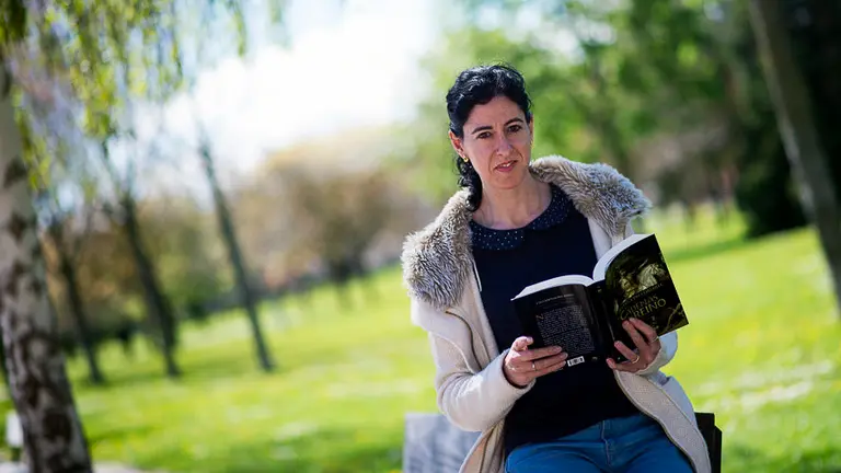 Bego&ntilde;a Pro, autora de 'Las cadenas del reino' (Pablo Lasaosa).