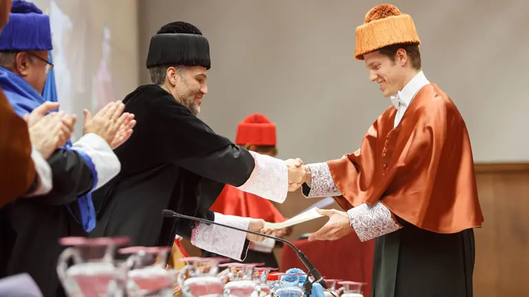 El rector durante la entrega de los premios extraordinarios de doctorado.