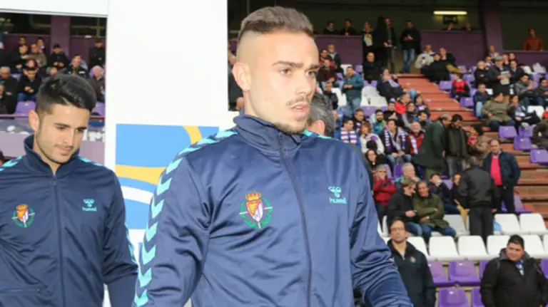 Roger con la camiseta del equipo castellano. Foto web R. Valladolid.