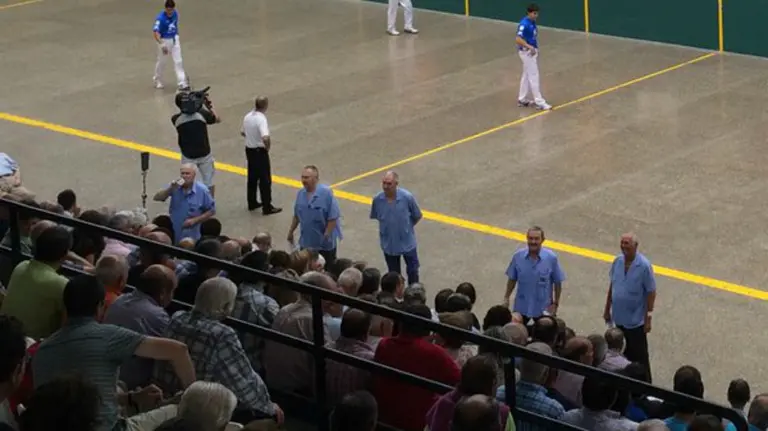 Apuestas en un frontón. Twitter.