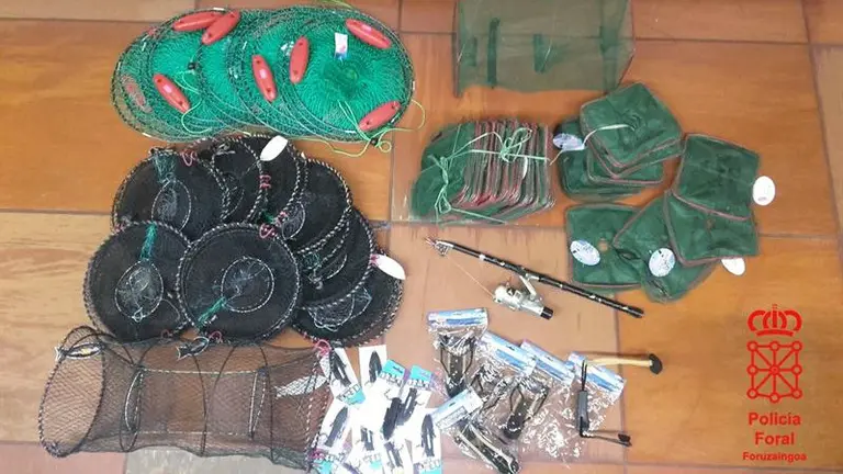 Artículos decomisados por la Policía Foral.