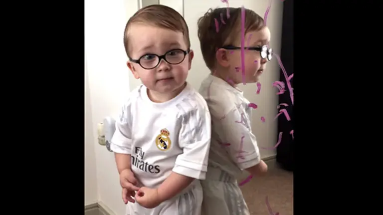 El niño que se vuelve viral por echar la culpa a Batman de su travesura.