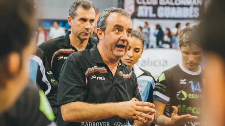 Manuel Etayo en un tiempo muerto. Foto web Guardés.