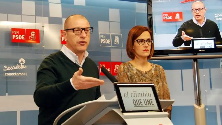 La Secretaria General del PSN-PSOE, María Chivite y el Secretario de Educación, Carlos Gimeno,