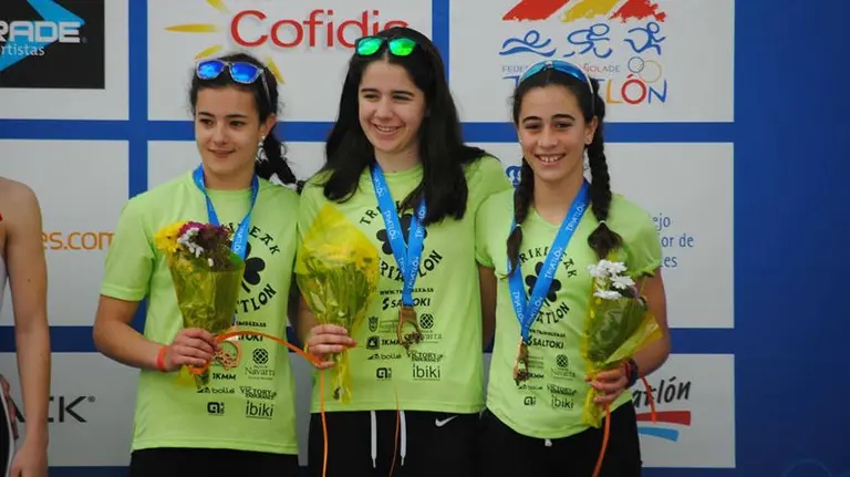 Podium de la prueba escolar de relevos.