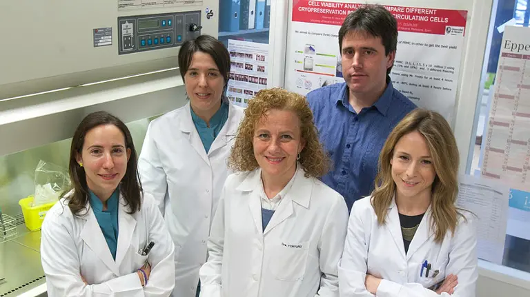 Delante Virginia Villar, María Antonia Fortuño, responsable del Biobanco, y  Raquel Paternáin. Detrás Laura Jáuregui y Javier Armendáriz.