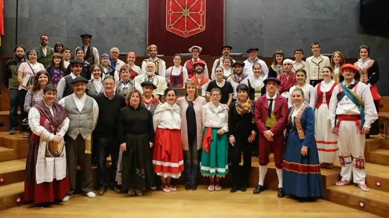 Foto de familia en el hemiciclo.