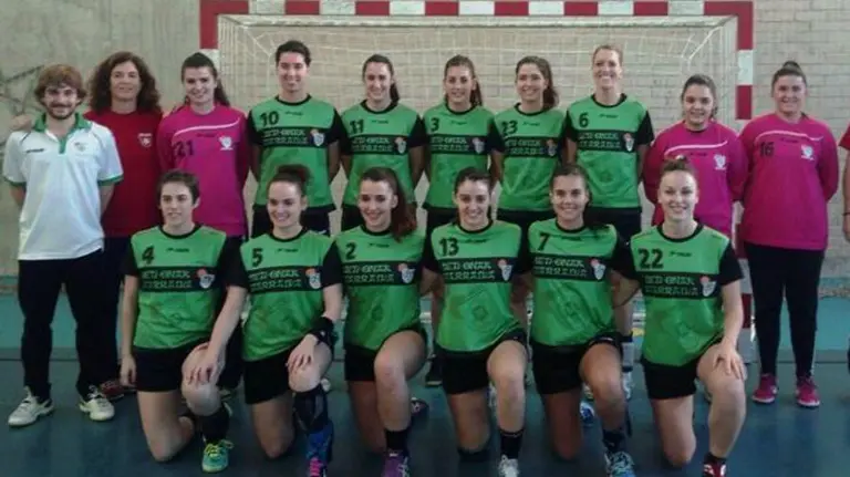 Plantilla del Beti Onak femenino de balonmano.