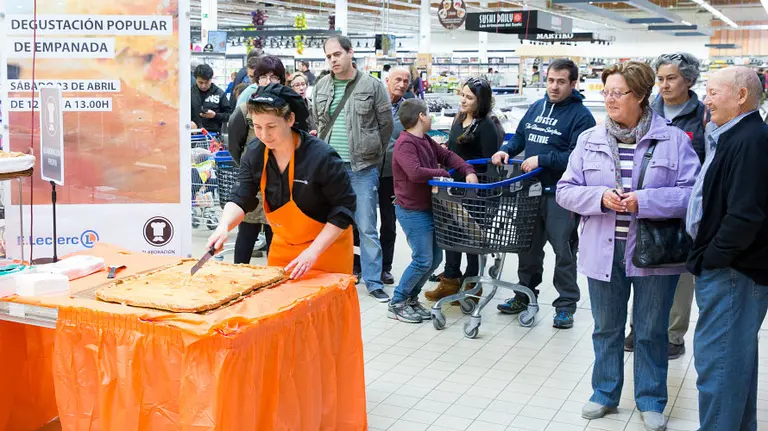 Degustación de empanada en E. Leclerc.