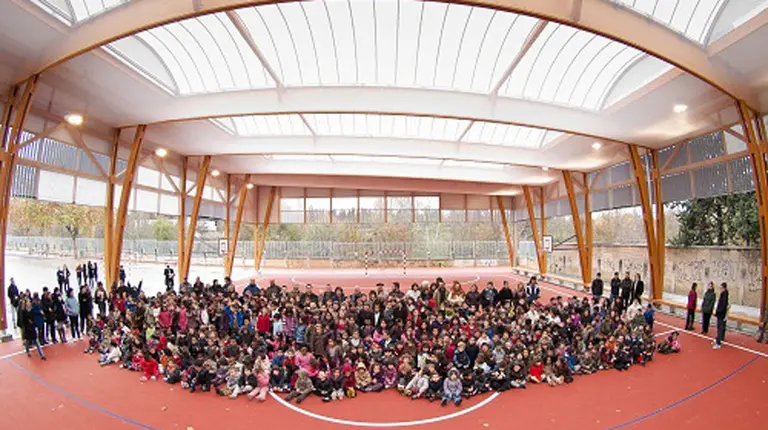 Cubierto del patio del colegio público San Juan de Pamplona.