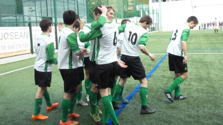 Alegría de Oberena tras marcar un gol ante el Cirbonero.