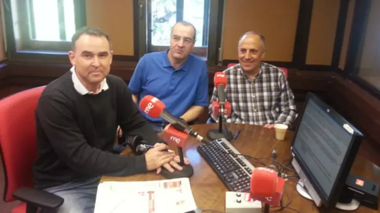 Tertulianos de Rne en Navarra en los estudios de la calle Aoiz.
