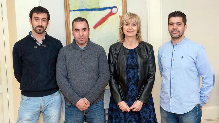 Álvaro Baraibar, Jawad Benhadou, la consejera Ana Ollo y Mohamed Amnay.