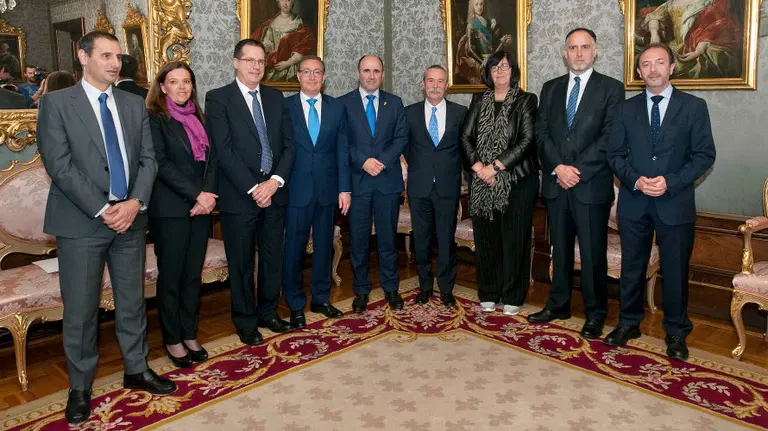 Imagen de los representantes de las entidades firmantes. 