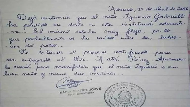 Un niño pierde un diente y su profesora escribe una carta al Ratoncito Pérez.