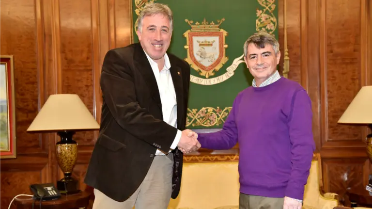 El Ayuntamiento de Pamplona y Cruz Roja Asamblea Local de Pamplona firman un convenio de colaboración para trabajar conjuntamente en planes de protección civil.