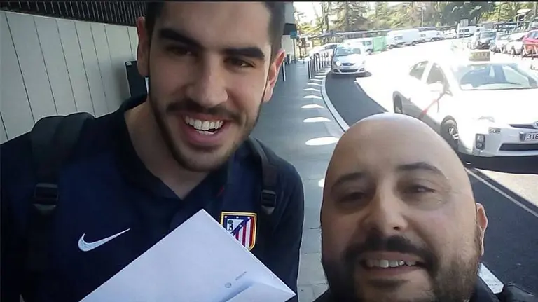 Pe&ntilde;a atl&eacute;tica Doblete  1996 movilizados para entregar una entrada de semifinales