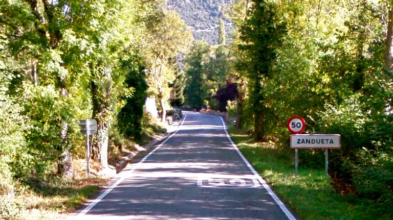 Entrada de la localidad de Zandueta.