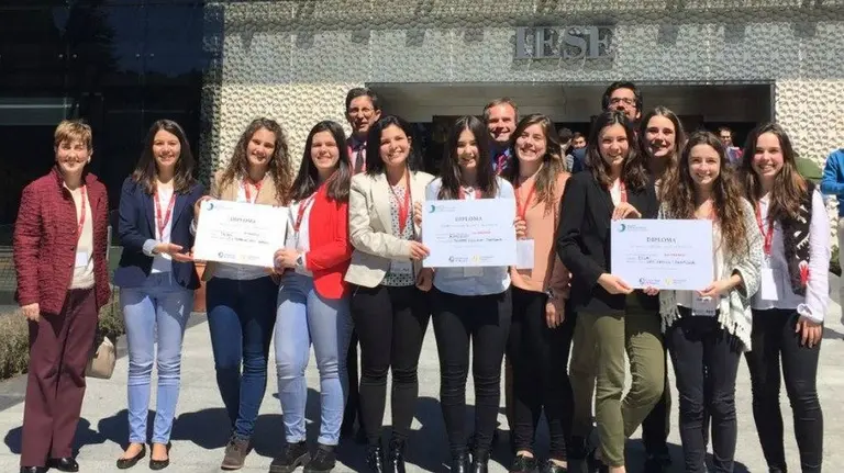 Estudiantes de los tres equipos ganadores del Clinical Case Competition de la Universidad de Navarra.