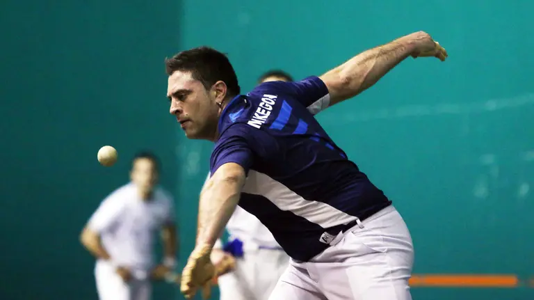 El pelotari Mikel Goñi durante su etapa en activo. txintxarri.eus