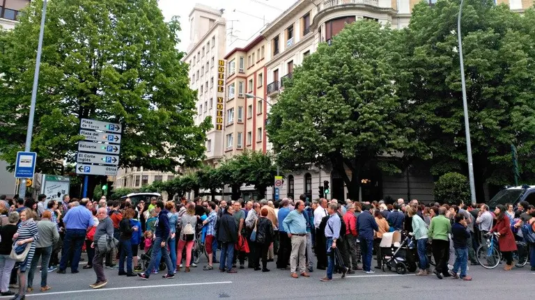 Concentración frente a la sede de UPN en Pamplona.