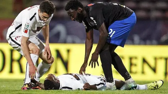 El mediocampista camerunés del Dinamo de Bucarest Patrick Ekeng.