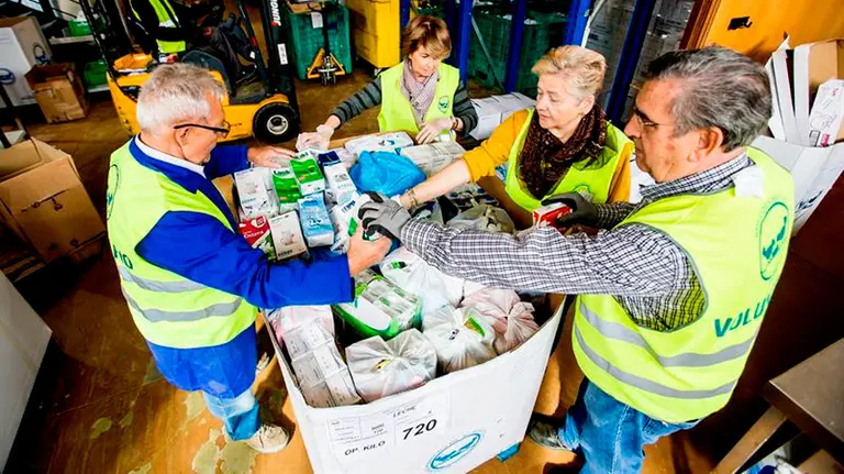 Recogida de leche del Banco de Alimentos. EP