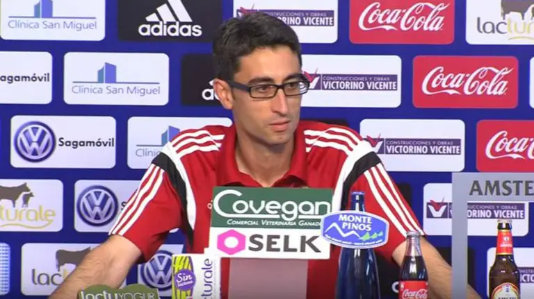 Rubén Vega en el estadio del  Sadar.