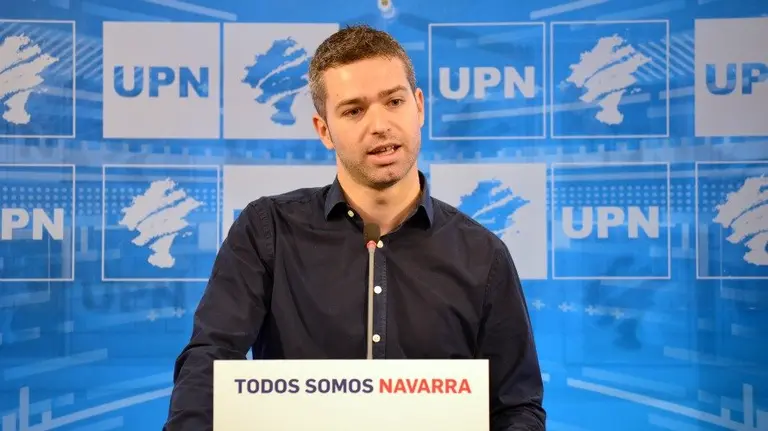 El secretario de Organización de UPN, Jorge Esparza, durante rueda de prensa.