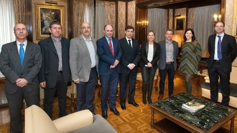 Antonio Martínez de Bujanda, Esteban Zeberio, Javier Baztarrika, Manu Ayerdi, Ignacio Ugalde, Uxue Barkos, Miguel, Ainhoa Castellanos y Juantxo Martínez-Garcirian.